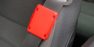 Use safety in case of emergency clips on vehicle seat belts.